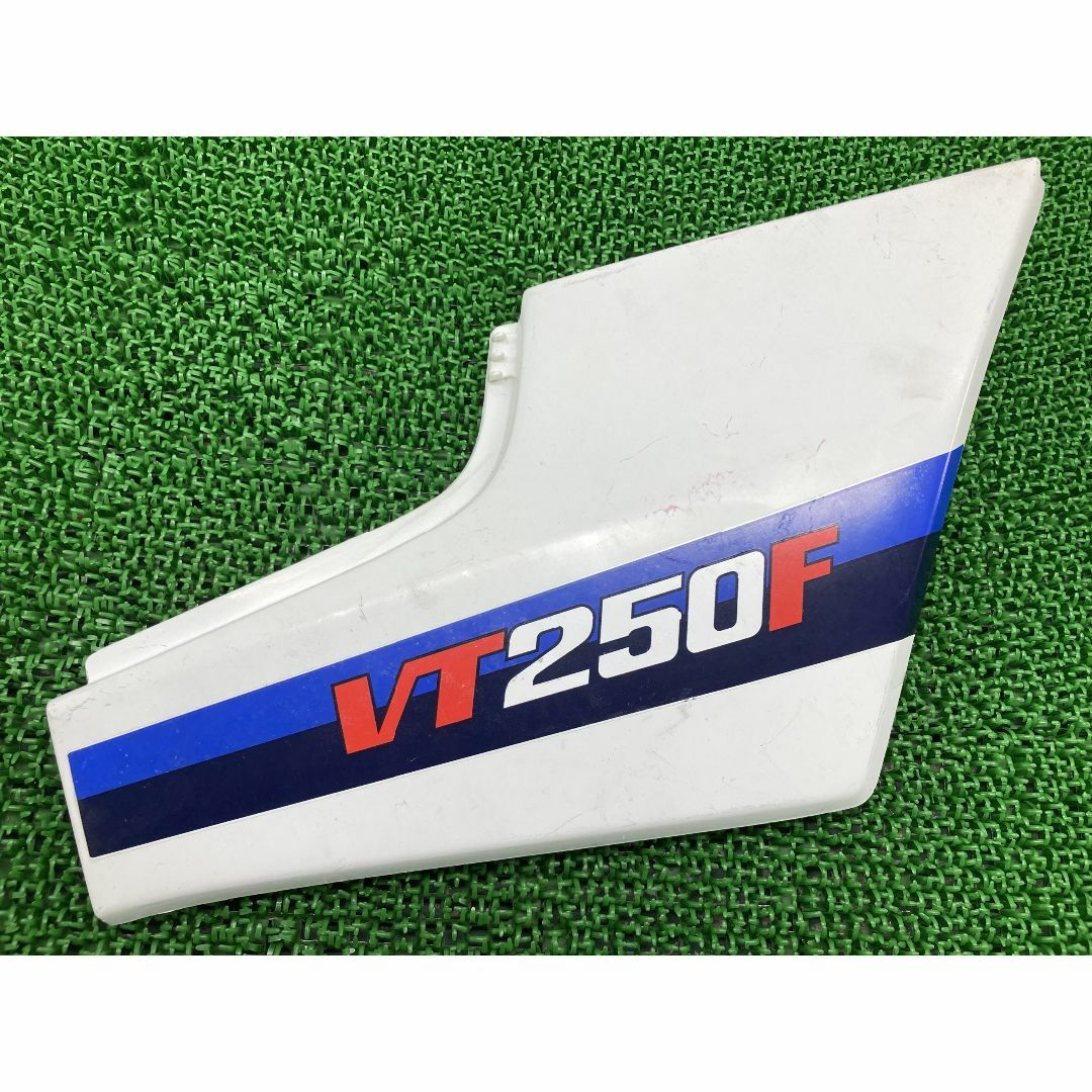 VT250F サイドカバー 右 KM3 ホンダ 純正  バイク 部品 MC08 コケキズ無し 品薄 希少品 車検 Genuine:22314815