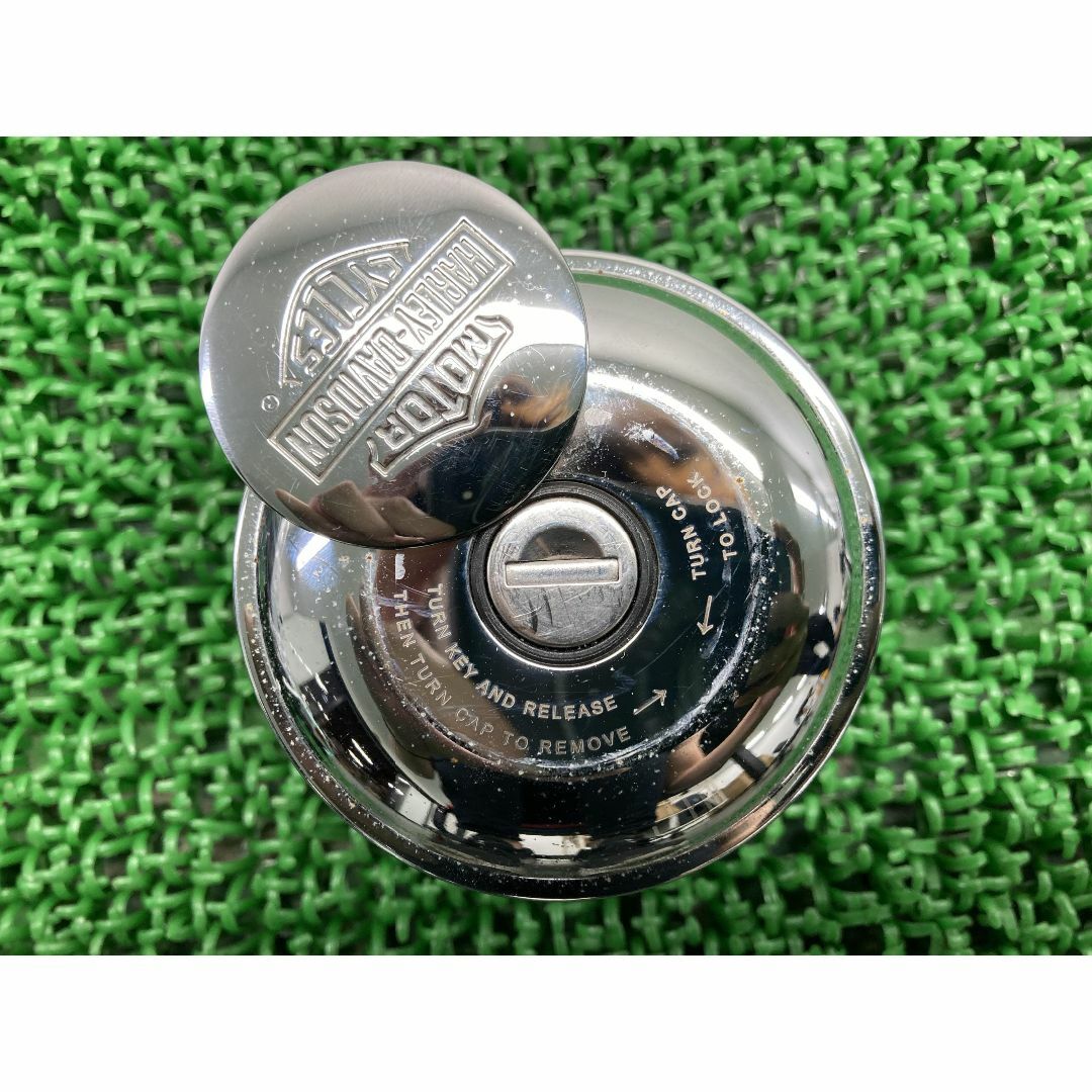 タンクキャップ 61100053 ハーレー 純正 中古 バイク 部品 鍵無し 修復素材に スポーツスター ソフテイル ダイナ 車検 Genuine:22312867