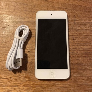 アップル(Apple)のAppleアップル 第5世代 iPod touch 32GB ホワイト＆シルバー(ポータブルプレーヤー)