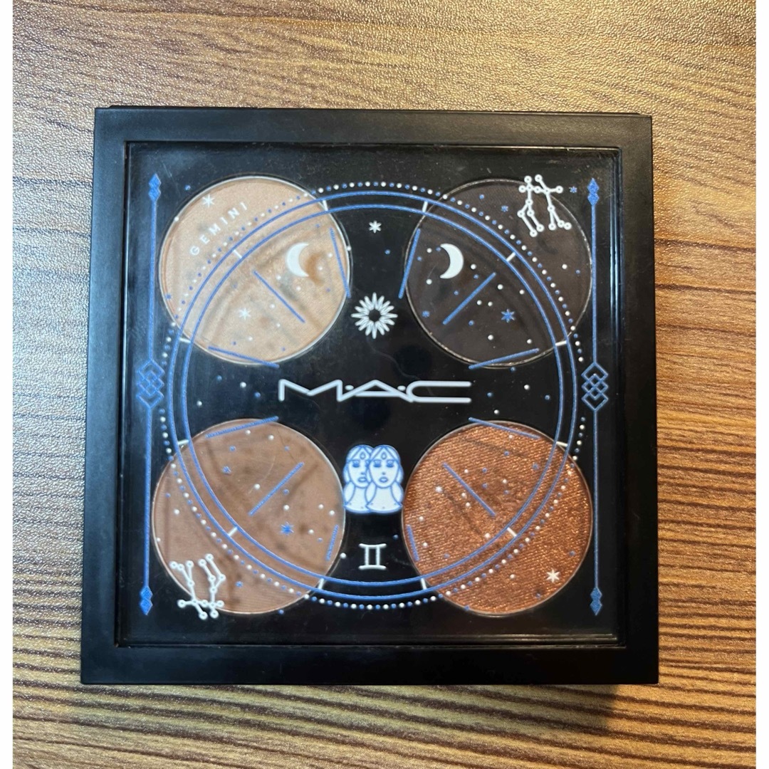 MAC(マック)のマック　アストロパレットコレクション　ふたご座 コスメ/美容のベースメイク/化粧品(アイシャドウ)の商品写真