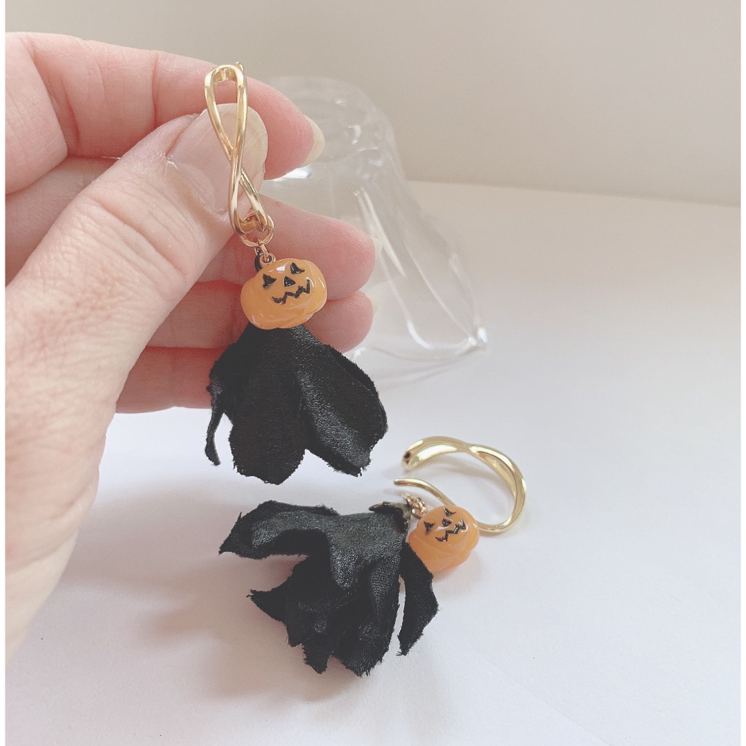 ❤️限定１セット❤️  2way♪ イヤーカフ & カフチャーム　　ハロウィン レディースのアクセサリー(イヤーカフ)の商品写真