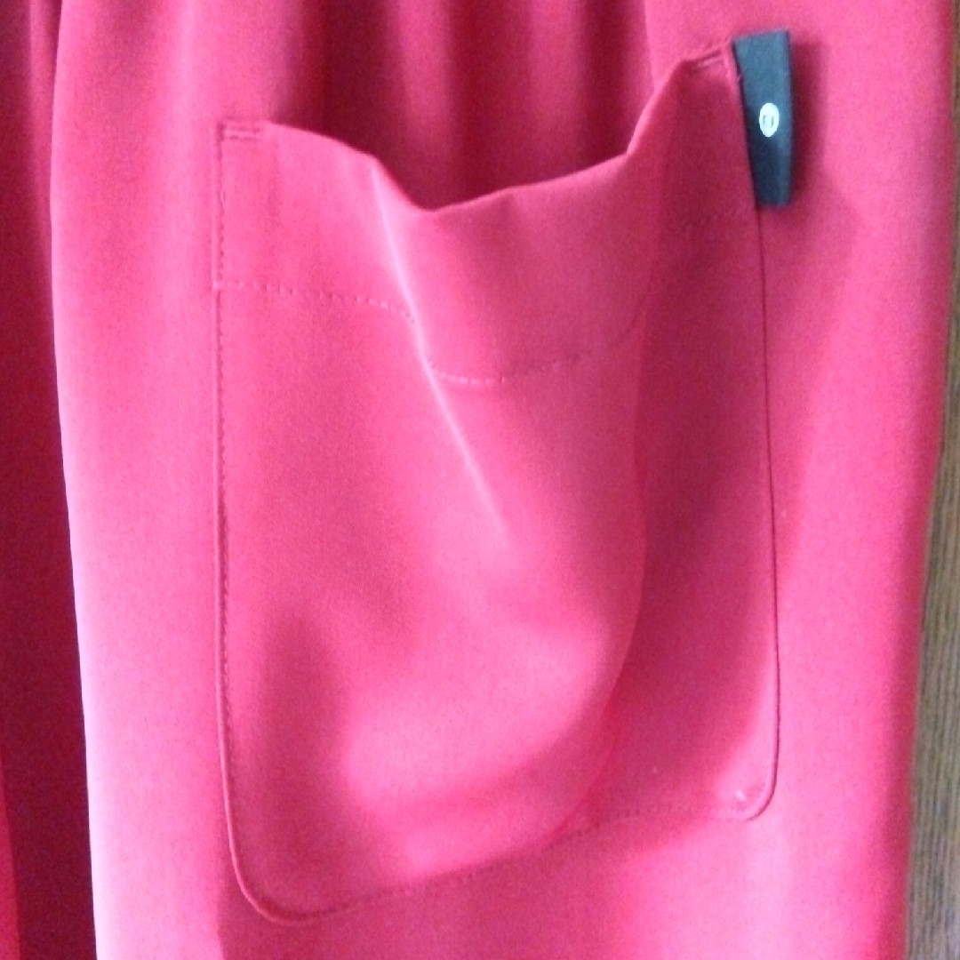 GU(ジーユー)の【GU UNDERCOVER】ジャンプスーツ Mサイズ レッド 赤 シンプル 秋 レディースのパンツ(オールインワン)の商品写真