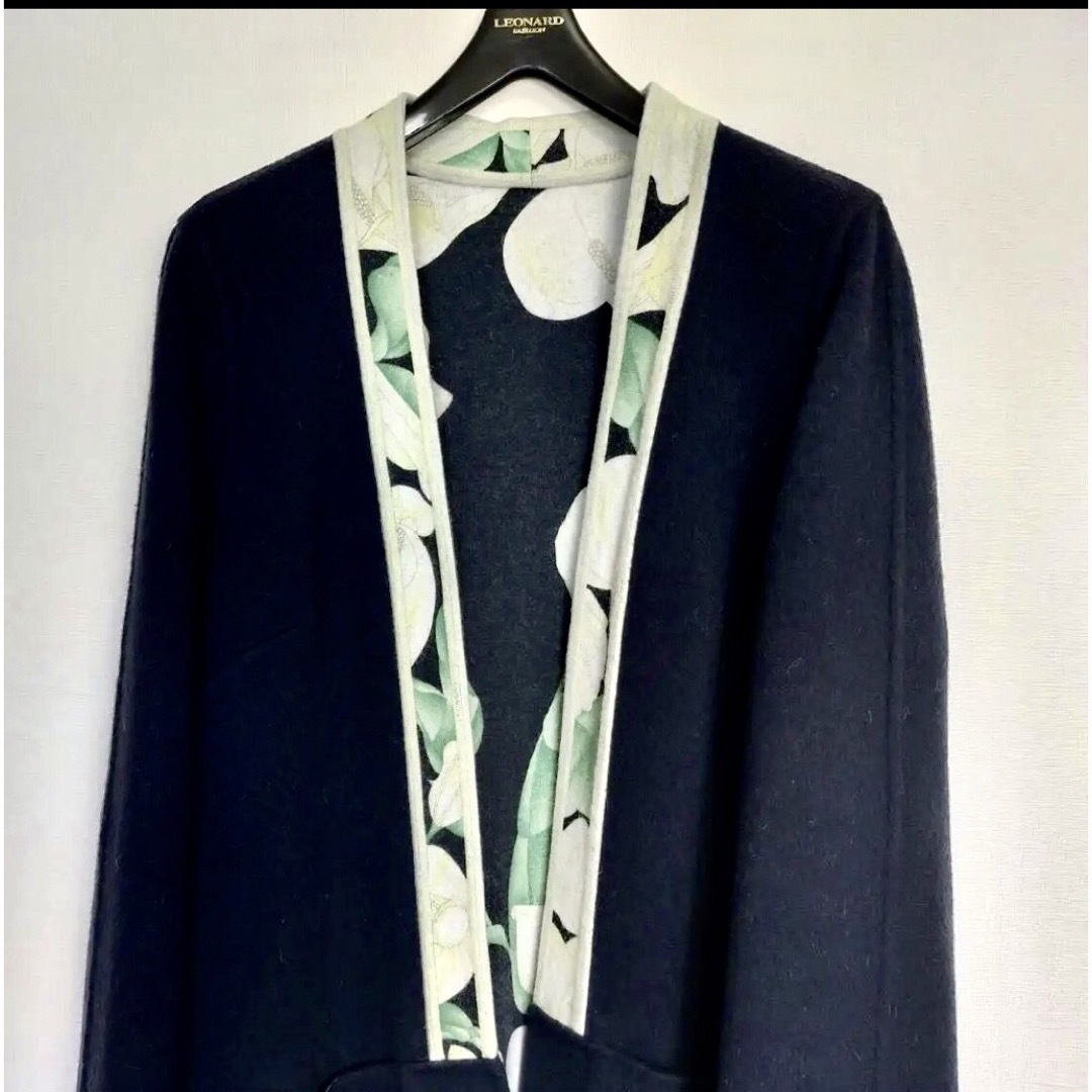 LEONARD(レオナール)の極美品　レオナール リリー柄コート　リバーシブル　38 濃紺 レディースのジャケット/アウター(ロングコート)の商品写真