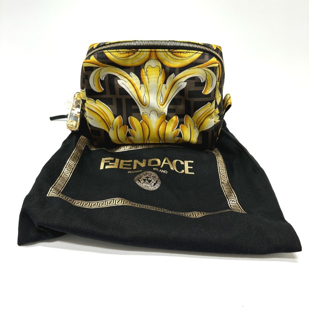 FENDI(フェンディ)のフェンディ FENDI フェンダーチェ FENDACE 8N0172 ヴェルサーチ VERSACE コラボ ズッカ 化粧ポーチ ポーチ ナイロン ブラウン 未使用 レディースのファッション小物(ポーチ)の商品写真