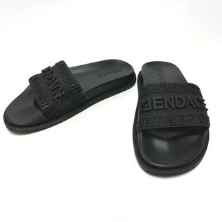 フェンディ(FENDI)のフェンディ FENDI フェンダーチェ FENDACE 8X8340 ヴェルサーチ VERSACE コラボ ロゴ 靴 ビーチサンダル サンダル ラバー ブラック(サンダル)