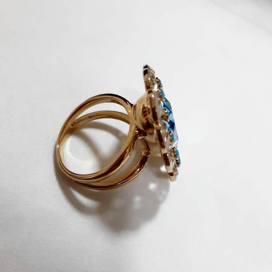SWAROVSKI(スワロフスキー)のスワロフスキー　クリスタル　ブルー　指輪　58 カクテルリング　フォーマル　青 レディースのアクセサリー(リング(指輪))の商品写真