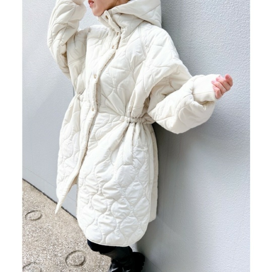 フードキルティングコート 黒 レディースのジャケット/アウター(ロングコート)の商品写真