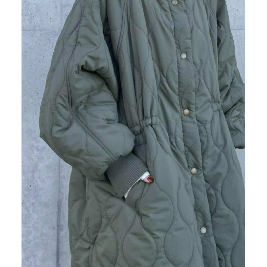 フードキルティングコート 黒 レディースのジャケット/アウター(ロングコート)の商品写真