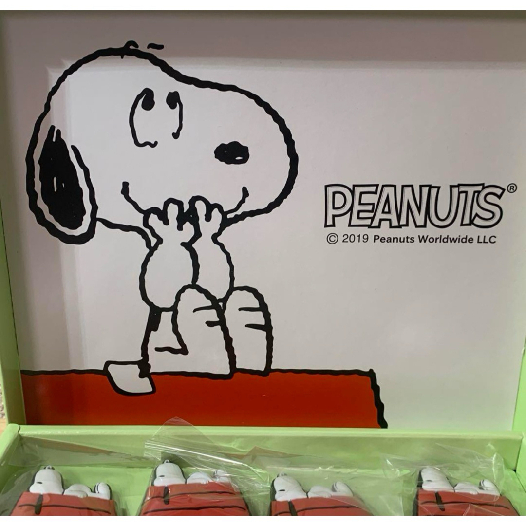 SNOOPY(スヌーピー)の【新品】スヌーピー ダイカットスプーン & フォーク 4pcセット (ハウス) インテリア/住まい/日用品のキッチン/食器(カトラリー/箸)の商品写真