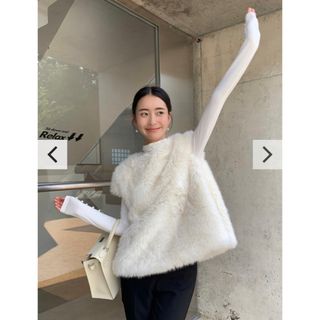 【新品】即完売★　BACK RIBBON FUR VEST　ホワイト　Sサイズ