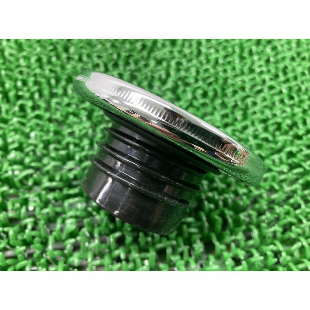 ボンネビルT100 タンクキャップ 31671 トライアンフ(TRIUMPH) 純正 中古 バイク 部品 トライアンフ コンディション良好 割れ欠け無し 品薄 希少品 車検 Genuine:22304445