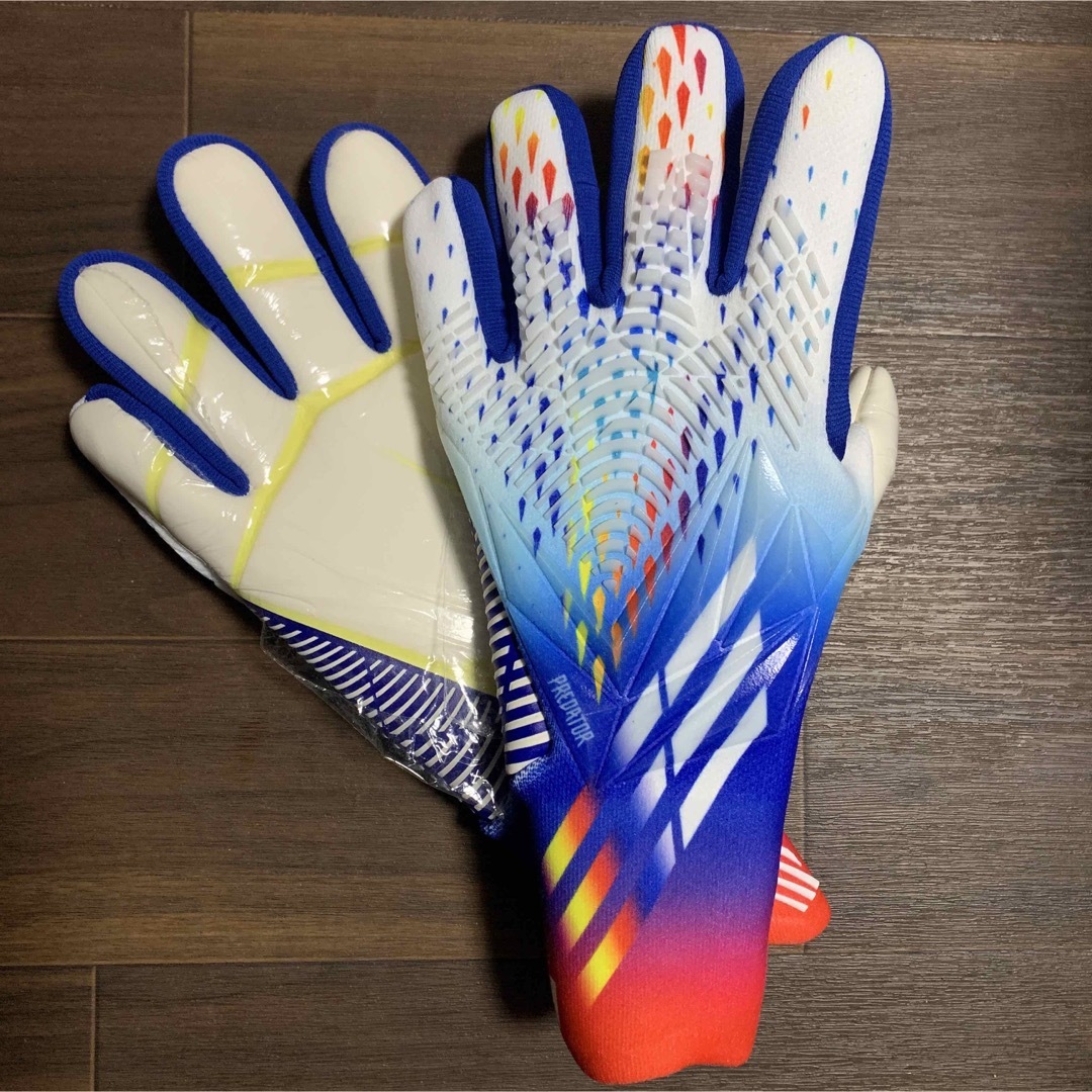 新品】アディダス プレデター 8号 キーパーグローブ ブラック 新品】アディダス プレデター 8号 キーパーグローブ ブラック