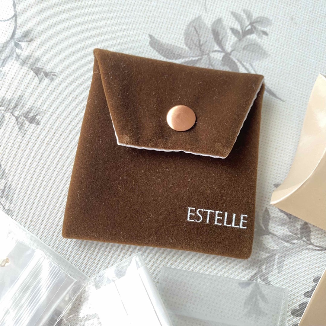 ESTELLE（As-me ESTELLE）(エステール)の新品 非売品 エステール ジュエリーポーチ フラワーペアピンブローチ おまけ付き レディースのファッション小物(ポーチ)の商品写真