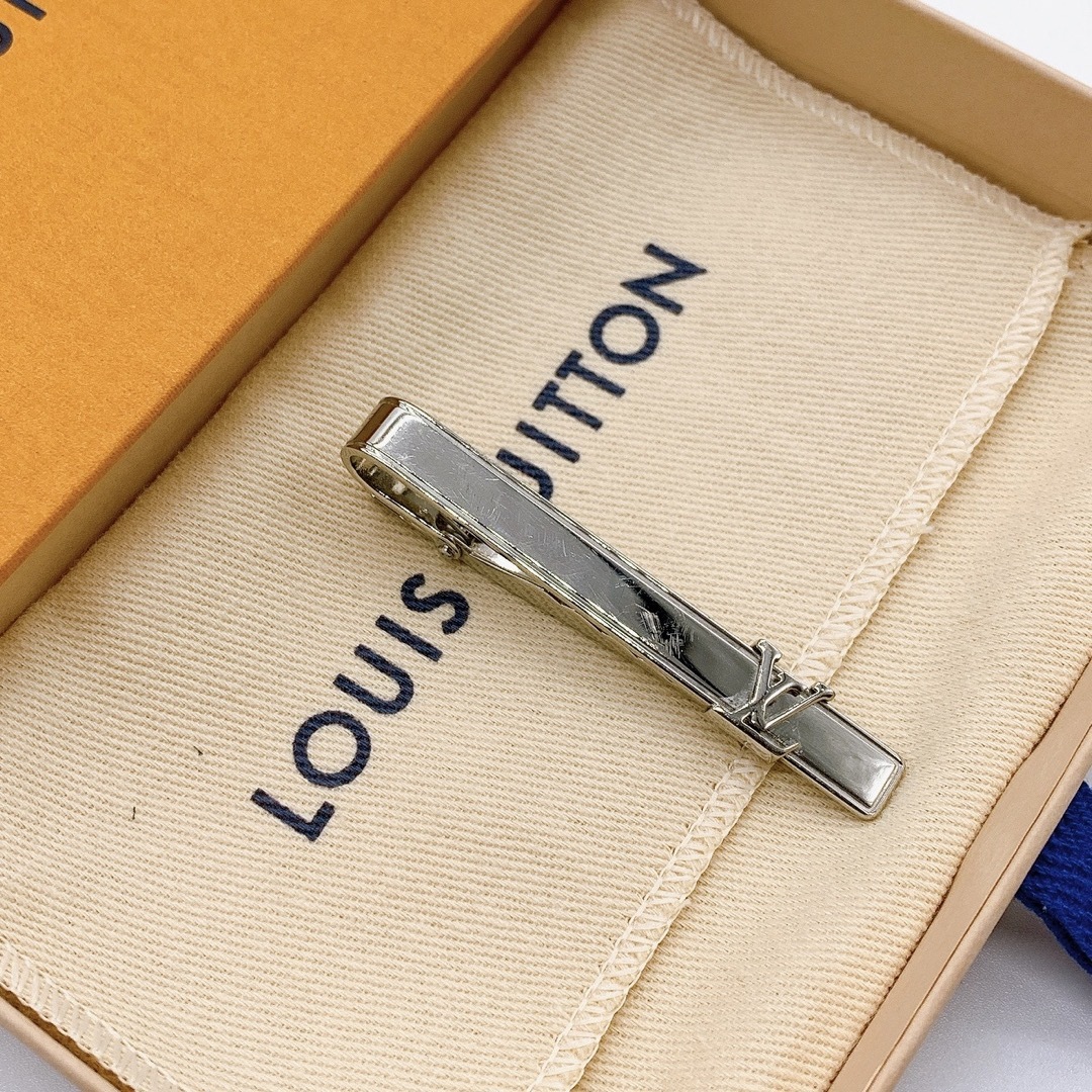 LOUIS VUITTON パンス・クラヴァット・LVイニシャル ネクタイピン | フリマアプリ ラクマ