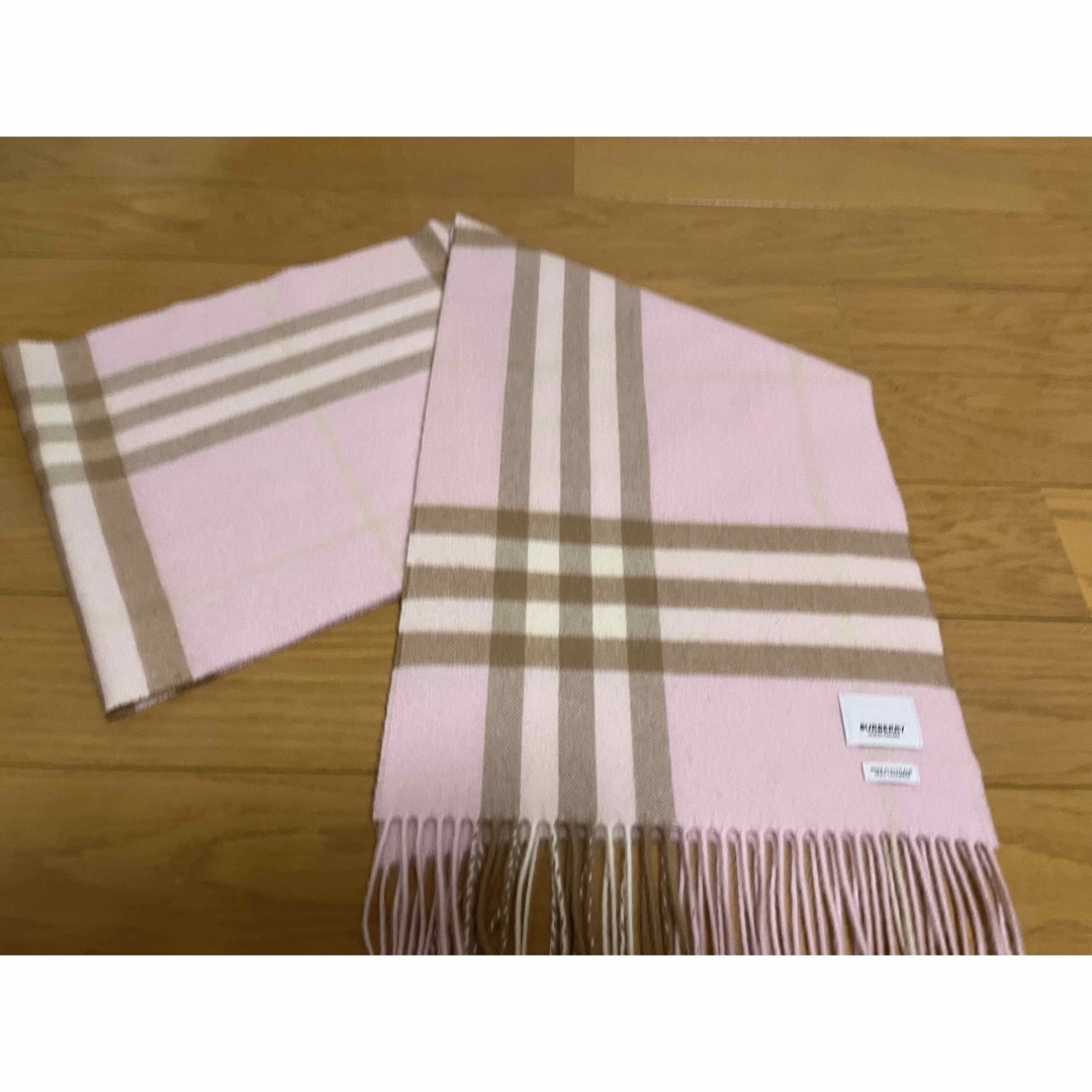 BURBERRY(バーバリー)のBURBERRY　バーバリー　カシミア一100％マフラー　ピンク系 レディースのファッション小物(マフラー/ショール)の商品写真