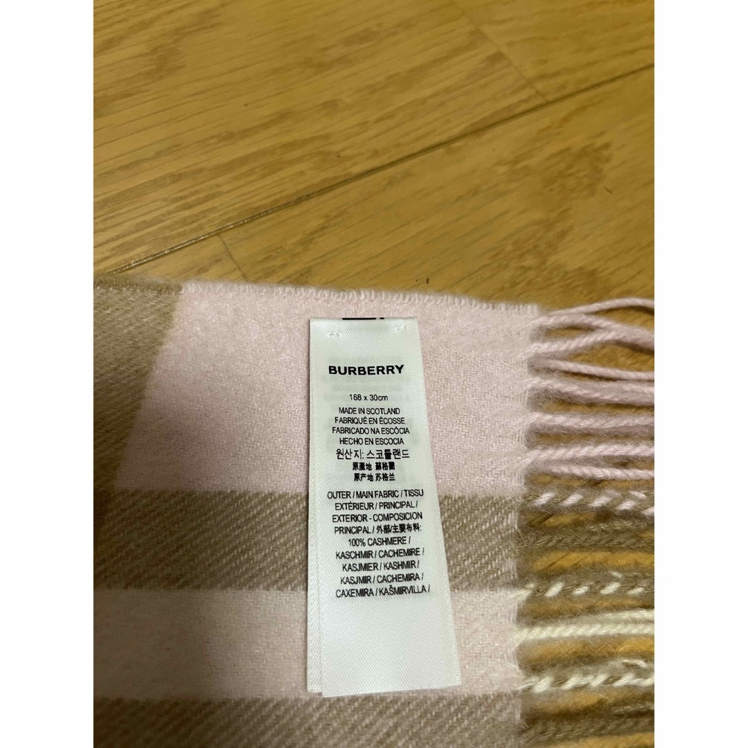 BURBERRY(バーバリー)のBURBERRY　バーバリー　カシミア一100％マフラー　ピンク系 レディースのファッション小物(マフラー/ショール)の商品写真