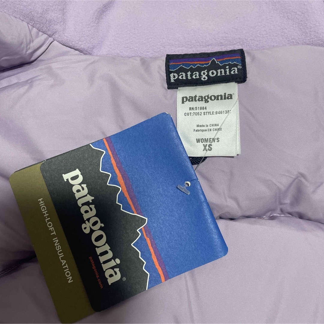 patagonia(パタゴニア)の【新品未使用☆タグ付き】パタゴニア　ダウンジャケット　袋付き　紫 レディースのジャケット/アウター(ダウンジャケット)の商品写真