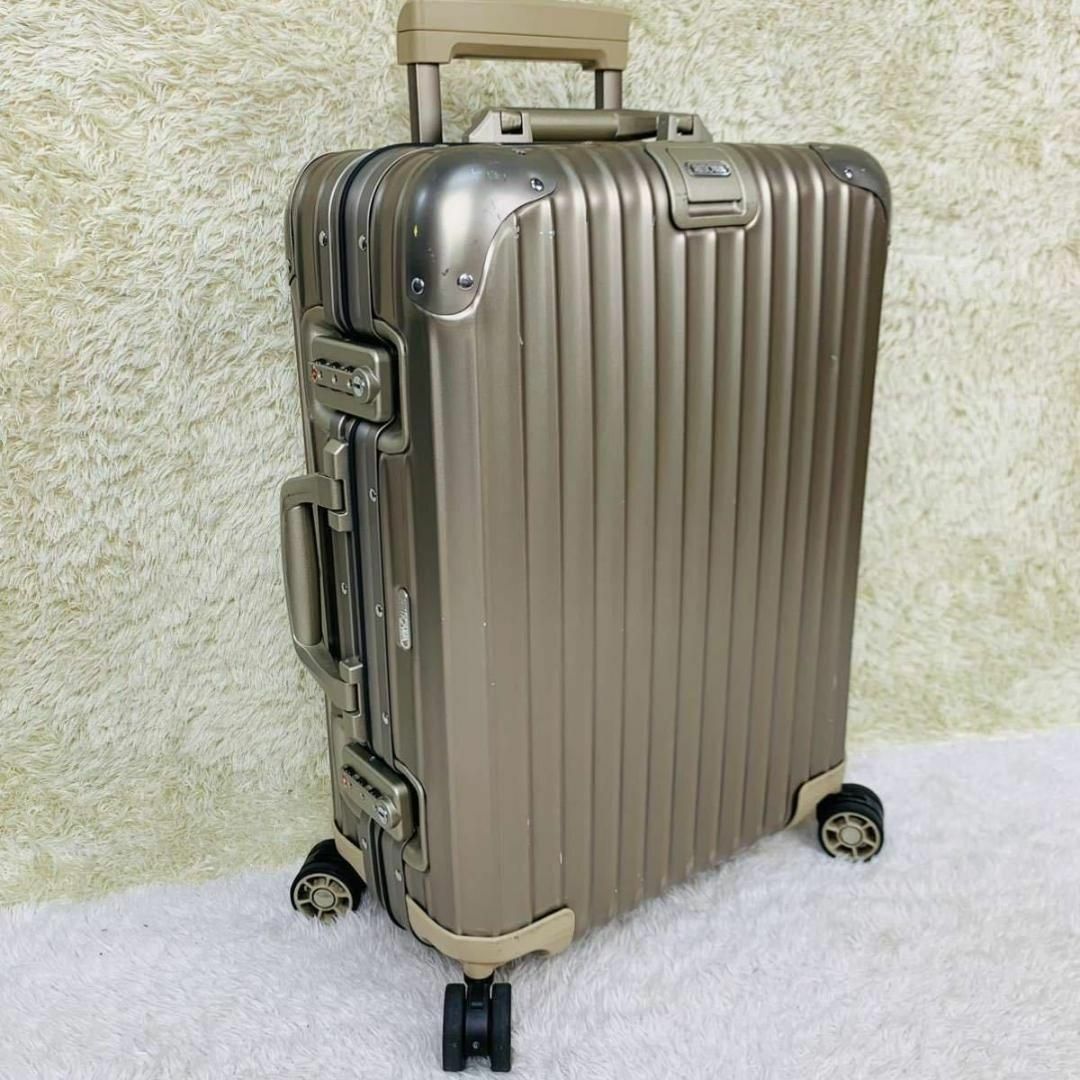 極美品✨リモワ トパーズ チタニウム 32L 4輪 機内持ち込み TSAロック-