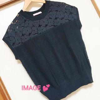 イマージュ(IMAGE)のIMAGE ❥ 肩＆背面花柄刺繍デザイン半袖ニット💕ブラック -L-(ニット/セーター)