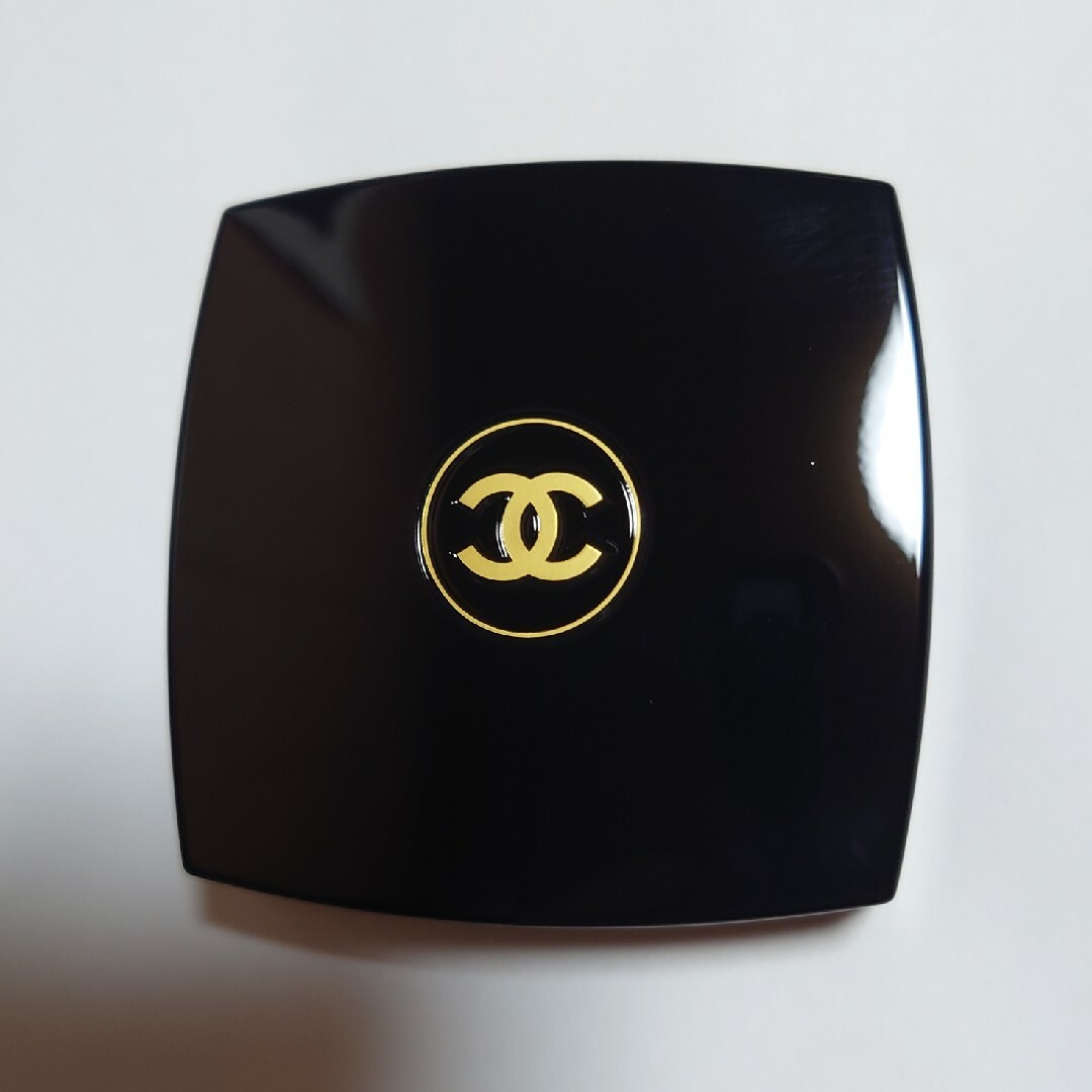 CHANEL(シャネル)の【中古】レキャトルオンブル937/シャネル/アイシャドウ コスメ/美容のベースメイク/化粧品(アイシャドウ)の商品写真