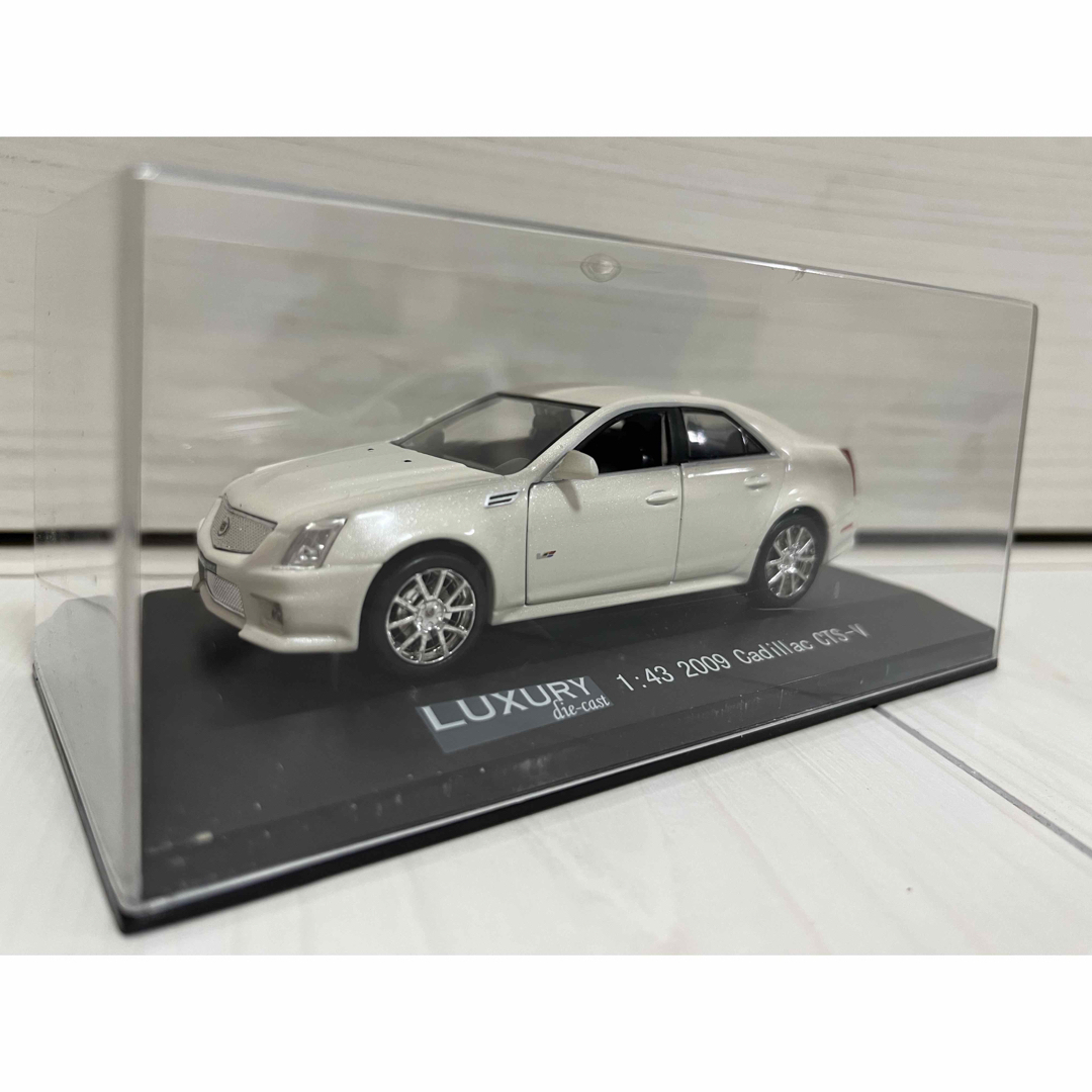 LUXURY《箱付》1:43 CADILLAC CTSーV ミニカー