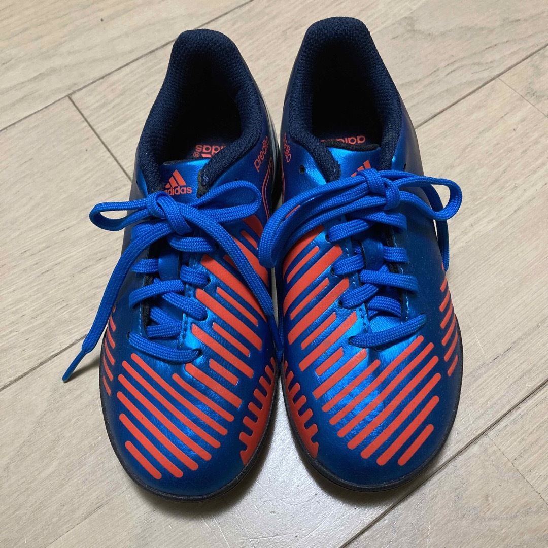 adidas(アディダス)のpredator 18cm  スポーツ/アウトドアのサッカー/フットサル(シューズ)の商品写真