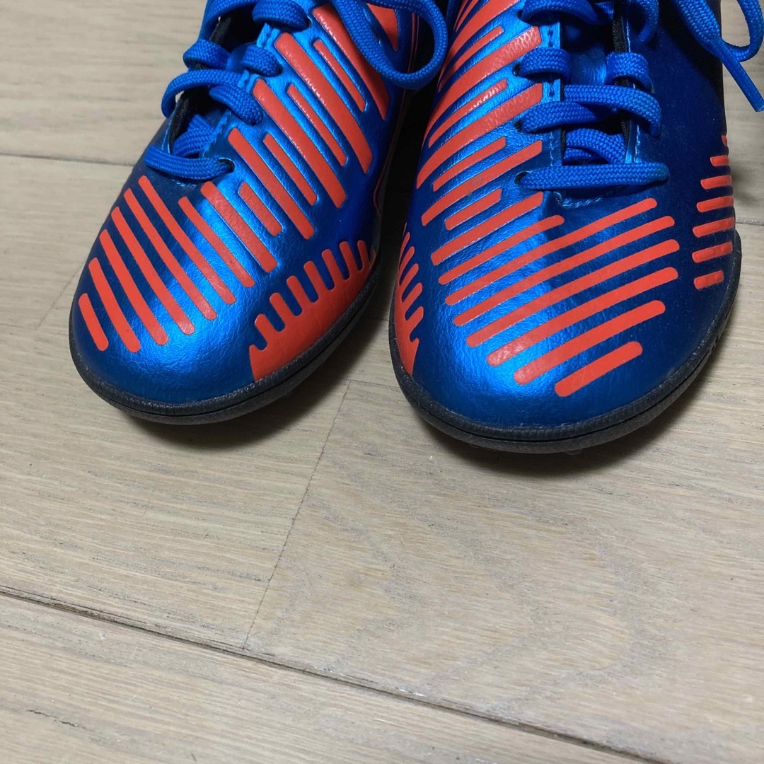 adidas(アディダス)のpredator 18cm  スポーツ/アウトドアのサッカー/フットサル(シューズ)の商品写真