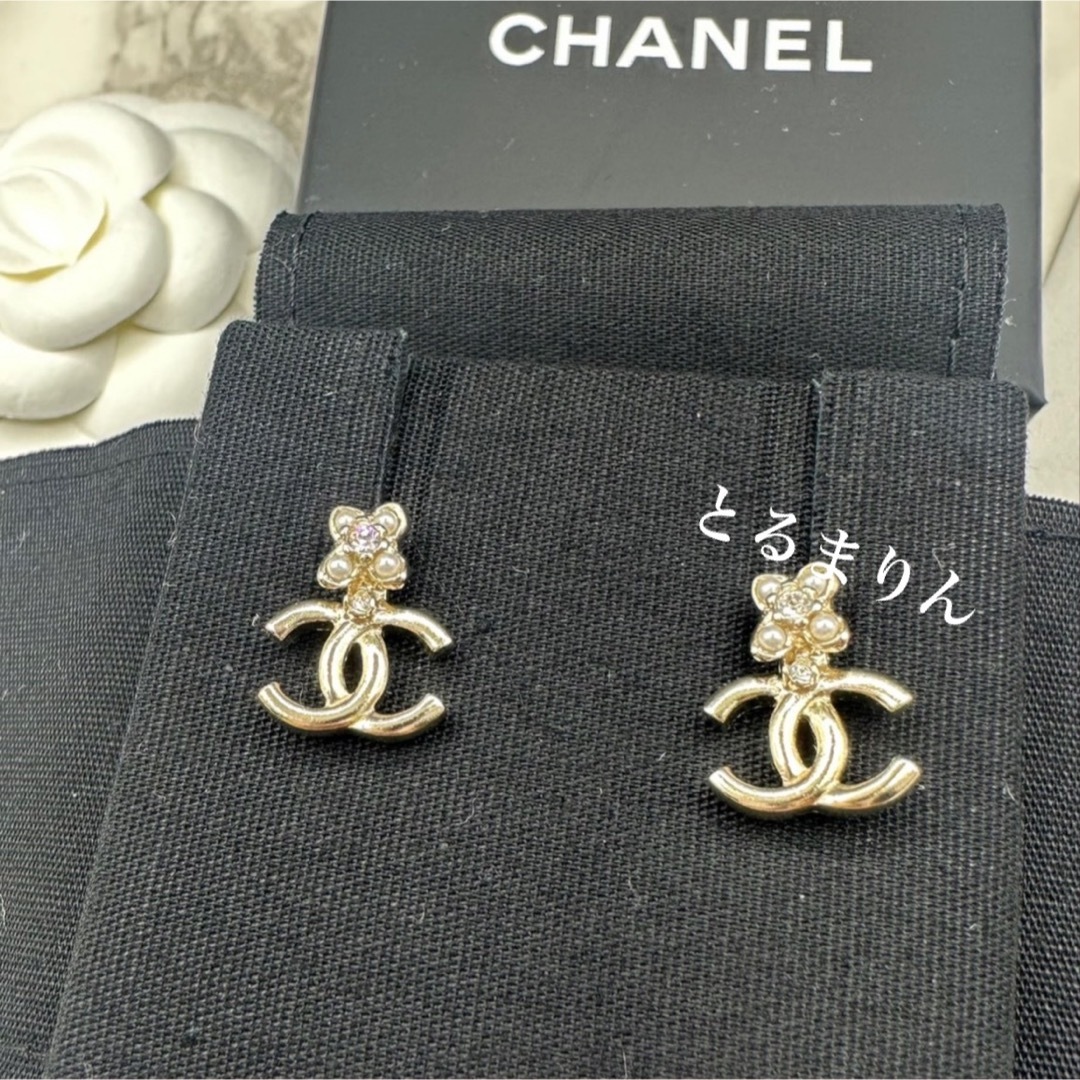 CHANEL(シャネル)の【大人気ミニサイズ☆新品即日発送】CHANEL ロゴ ピアス ココマーク レディースのアクセサリー(ピアス)の商品写真