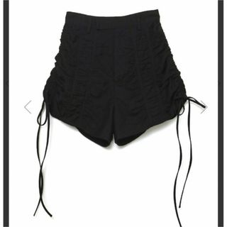 melt the lady slope strap short pants