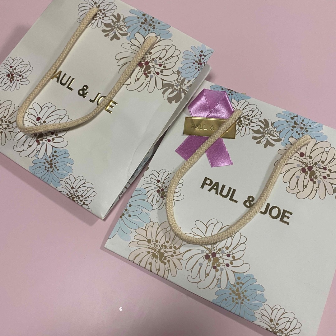 PAUL & JOE(ポールアンドジョー)のポール&ジョー ショッパー 紙袋 ラッピング ギフト レディースのバッグ(ショップ袋)の商品写真