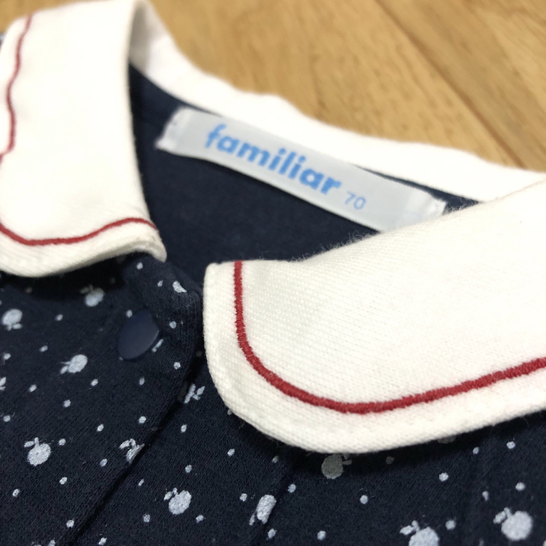 familiar(ファミリア)のfamiliar ネイビー りんご ドット柄 ロンパース カバーオール 70 キッズ/ベビー/マタニティのベビー服(~85cm)(カバーオール)の商品写真