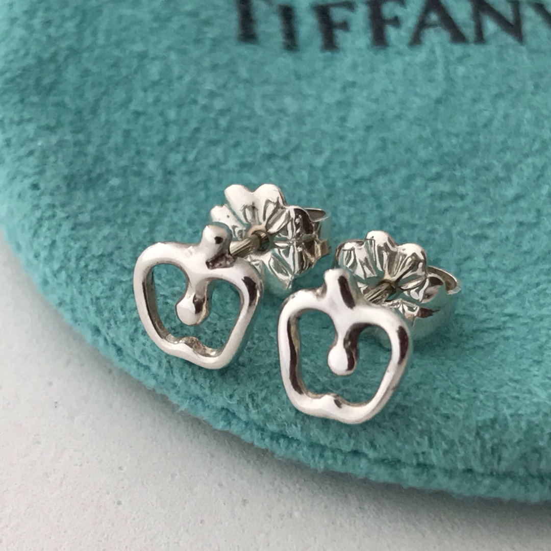 Tiffanyのスモールアップルピアス | フリマアプリ ラクマ