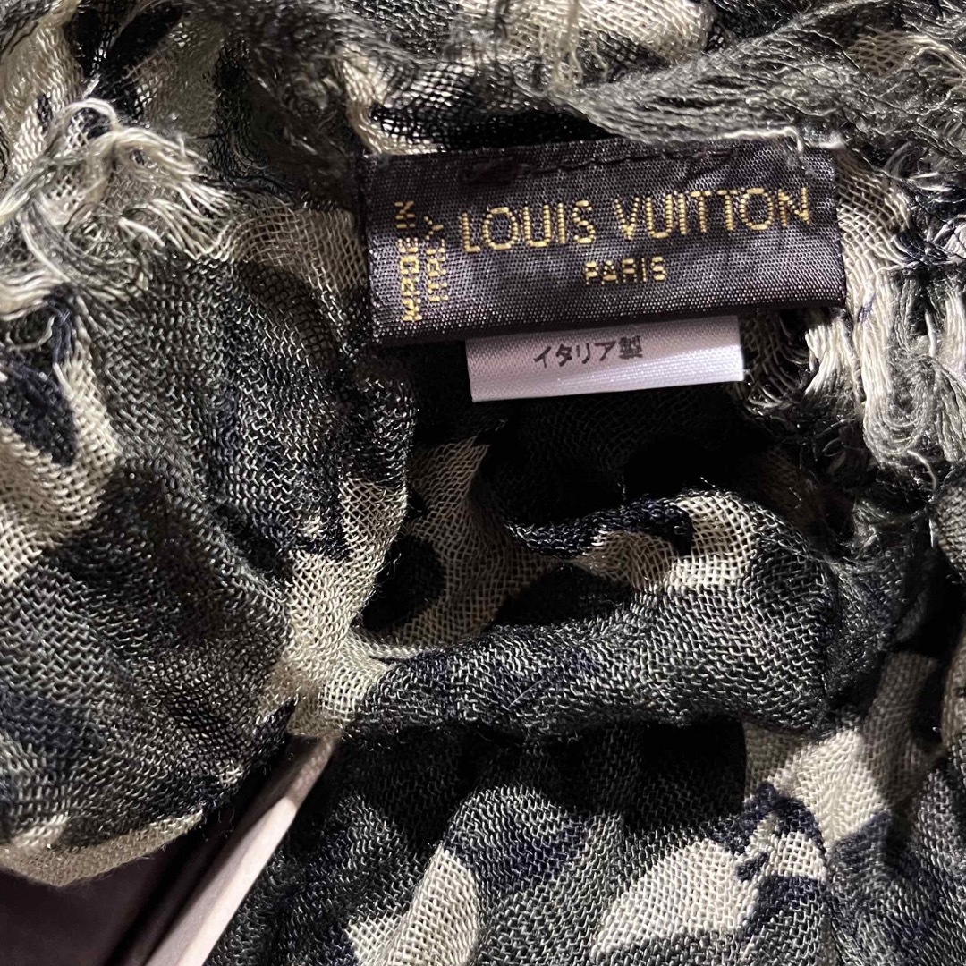 LOUIS VUITTON(ルイヴィトン)の正規品　ルイヴィトン 村上隆  迷彩　カモフラストールマフラー箱  未使用 レディースのファッション小物(ストール/パシュミナ)の商品写真