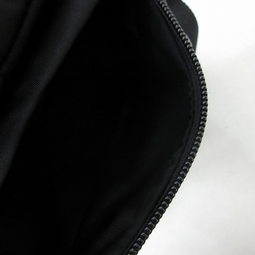 PRADA(プラダ)のプラダ ファブリック メッセンジャーバッグ ショルダーバッグ 三角プレート 黒 メンズのバッグ(ショルダーバッグ)の商品写真