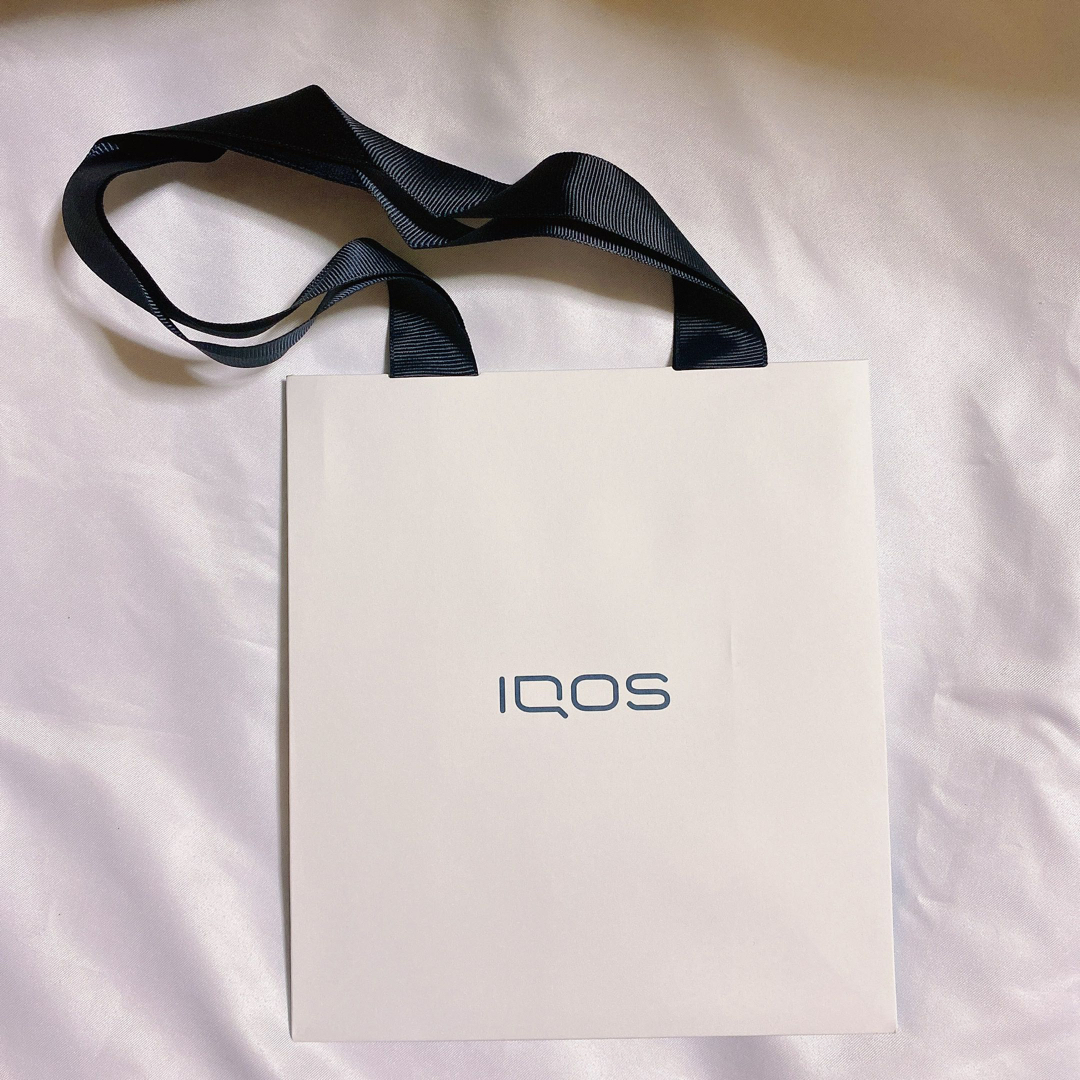 IQOS(アイコス)のiQOS アイコス　紙袋  ショッパ　ショップ袋　手提げ袋 レディースのバッグ(ショップ袋)の商品写真
