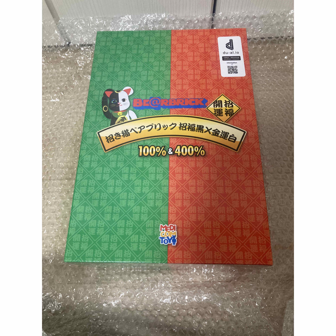 BE@RBRICK 招き猫 金運 白 × 招福 黒 ／ 招福 黒 × 金運 白