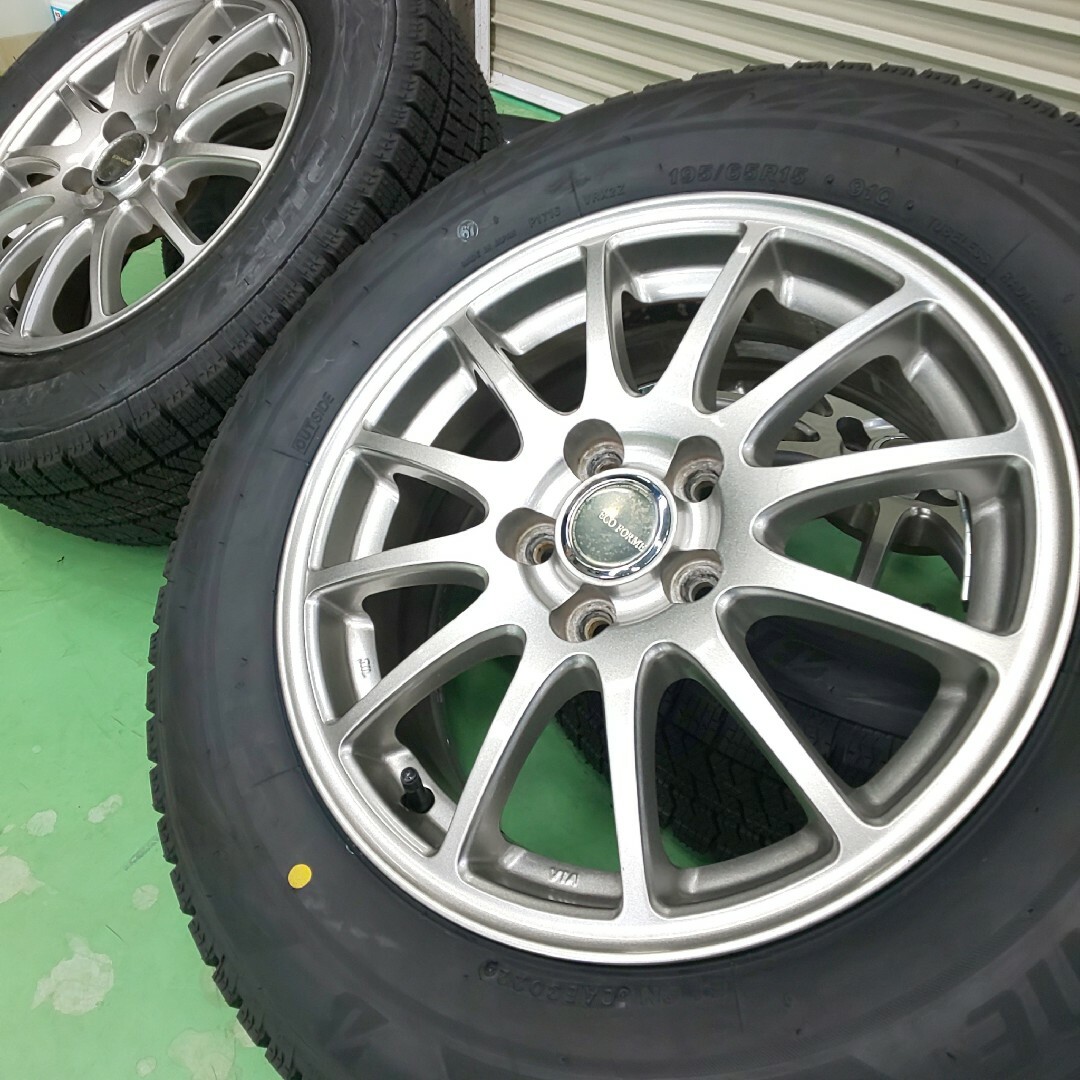 新品ブリヂストンVRX2 195/65R15　22年製×中古15インチホイール 自動車/バイクの自動車(タイヤ・ホイールセット)の商品写真