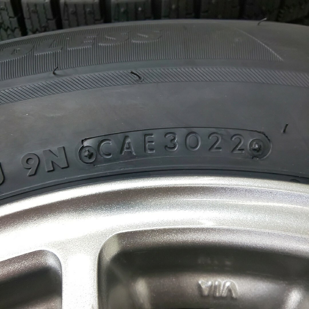 新品ブリヂストンVRX2 195/65R15　22年製×中古15インチホイール 自動車/バイクの自動車(タイヤ・ホイールセット)の商品写真