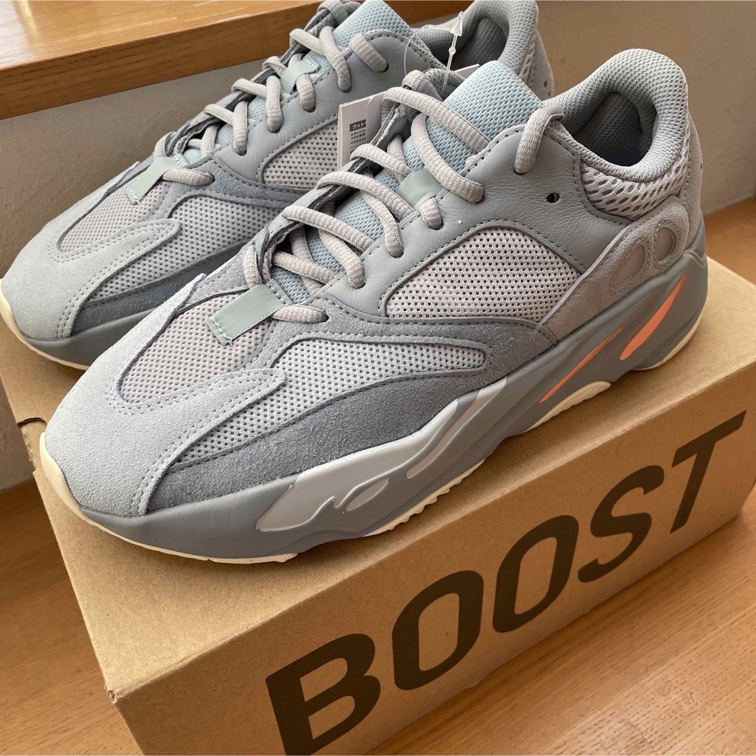 adidas(アディダス)のADIDAS YEEZY BOOST 700 INERTIA メンズの靴/シューズ(スニーカー)の商品写真