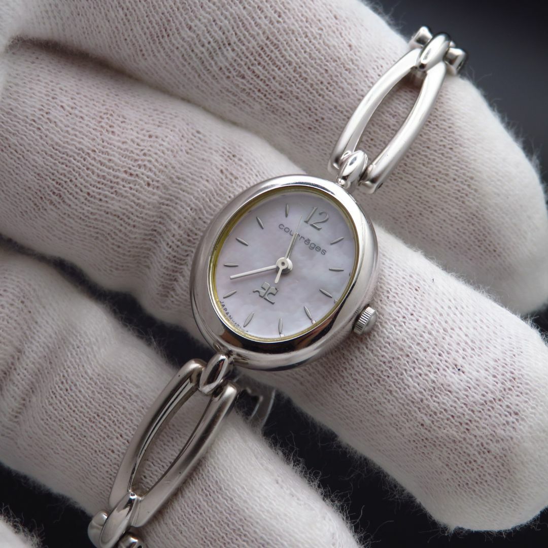 Courreges(クレージュ)のCourreges クレージュ ブレスレットウォッチ 素敵なシェル文字盤 レディースのファッション小物(腕時計)の商品写真