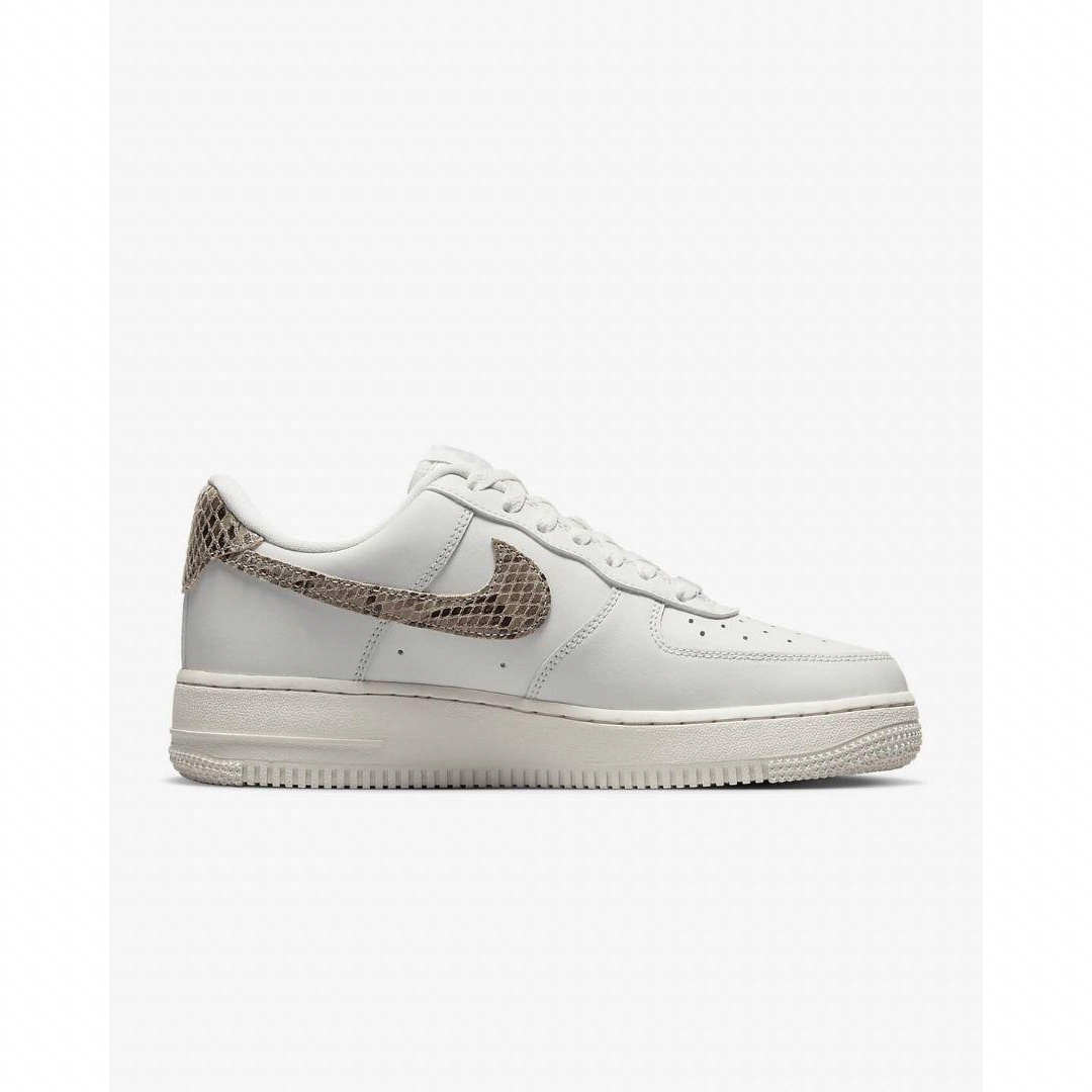 【24.5】NIKE WMNS AIR FORCE 1 07 白 スネーク