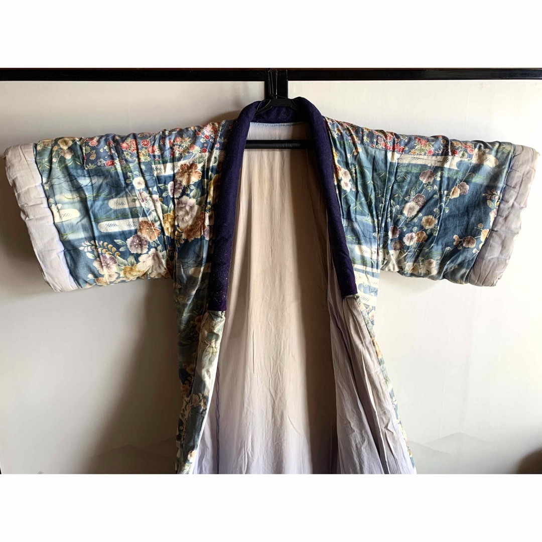 昭和レトロ】 かいまき布団 掻巻 花柄 鮮やか 和模様 ベロア 昭和レトロ】 かいまき布団 掻巻 花柄 鮮やか 和模様 ベロア