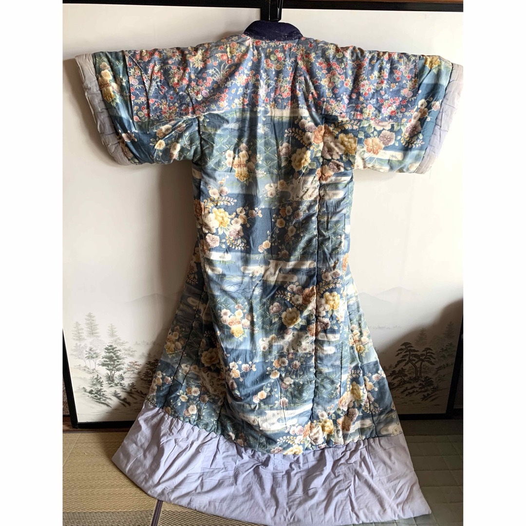 昭和レトロ】 かいまき布団 掻巻 花柄 鮮やか 和模様 ベロア 昭和レトロ】 かいまき布団 掻巻 花柄 鮮やか 和模様 ベロア