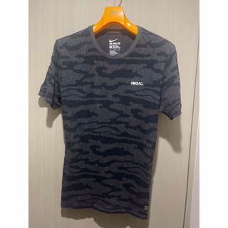 ナイキ(NIKE)のNIKE F.C 半袖Tシャツ　迷彩柄(Tシャツ/カットソー(半袖/袖なし))