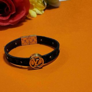 Shop Louis Vuitton MONOGRAM Lv circle reversible bracelet (M6268E