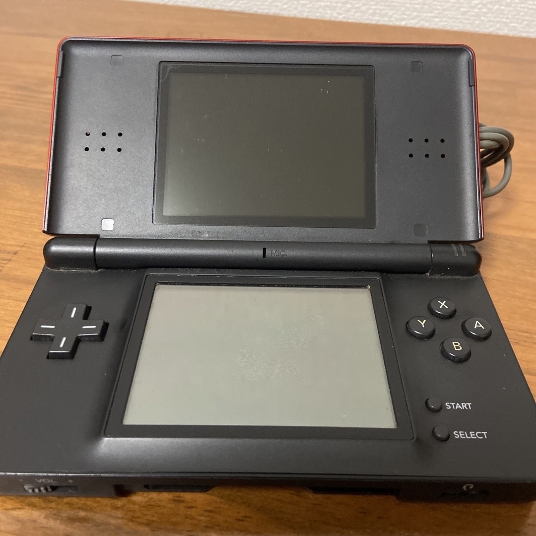 ニンテンドーDS(ニンテンドーDS)のニンテンドーDS Lite クリムゾンブラック エンタメ/ホビーのゲームソフト/ゲーム機本体(携帯用ゲーム機本体)の商品写真