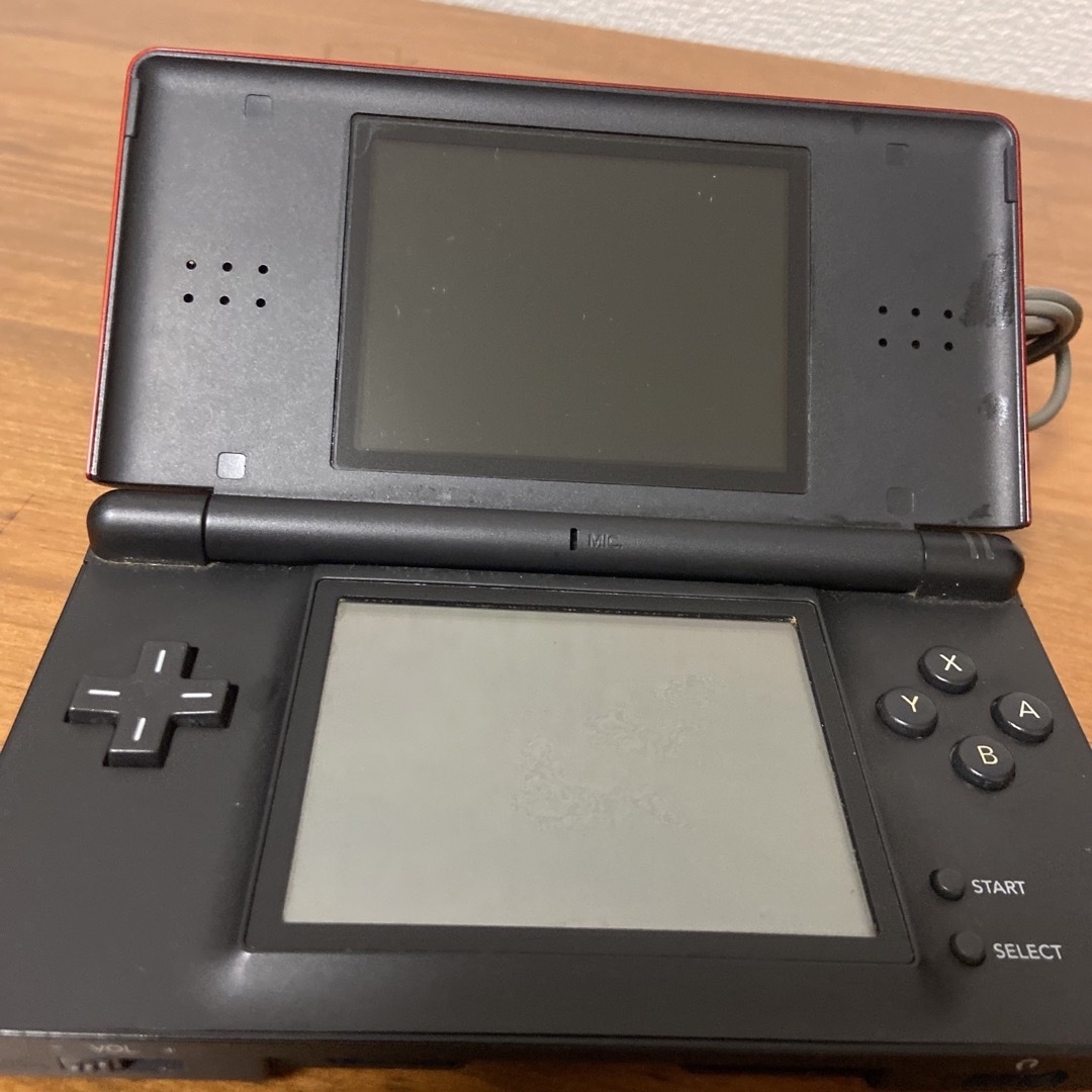 ニンテンドーDS(ニンテンドーDS)のニンテンドーDS Lite クリムゾンブラック エンタメ/ホビーのゲームソフト/ゲーム機本体(携帯用ゲーム機本体)の商品写真