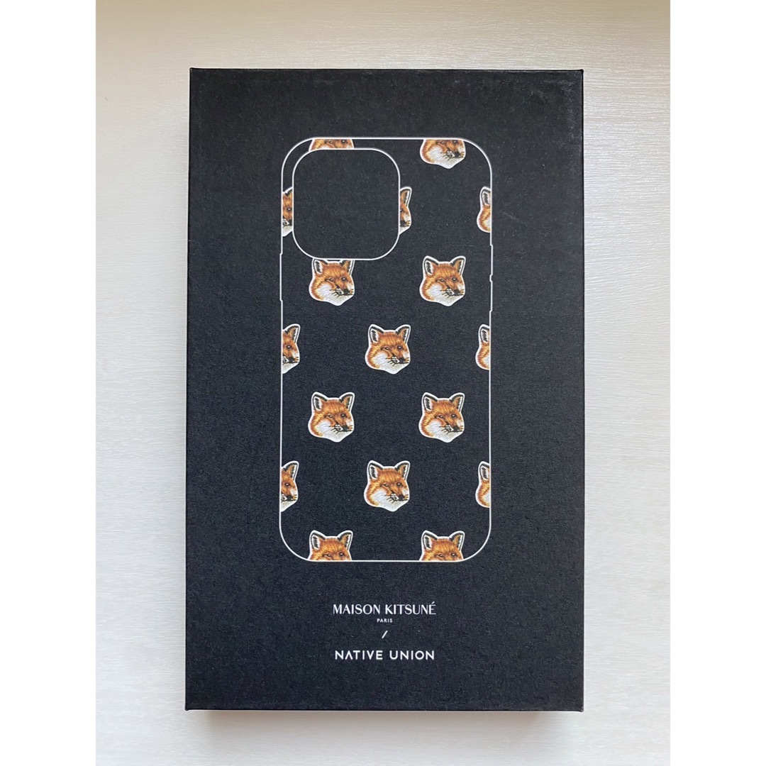 MAISON KITSUNE'(メゾンキツネ)のメゾンキツネ All Over Fox iPhone 15 Pro ケース スマホ/家電/カメラのスマホアクセサリー(iPhoneケース)の商品写真