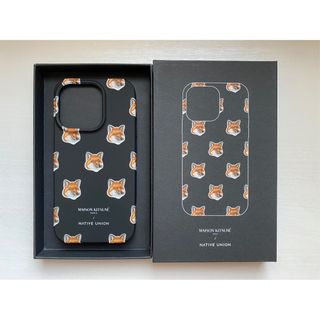 メゾンキツネ(MAISON KITSUNE')のメゾンキツネ All Over Fox iPhone 15 Pro ケース(iPhoneケース)