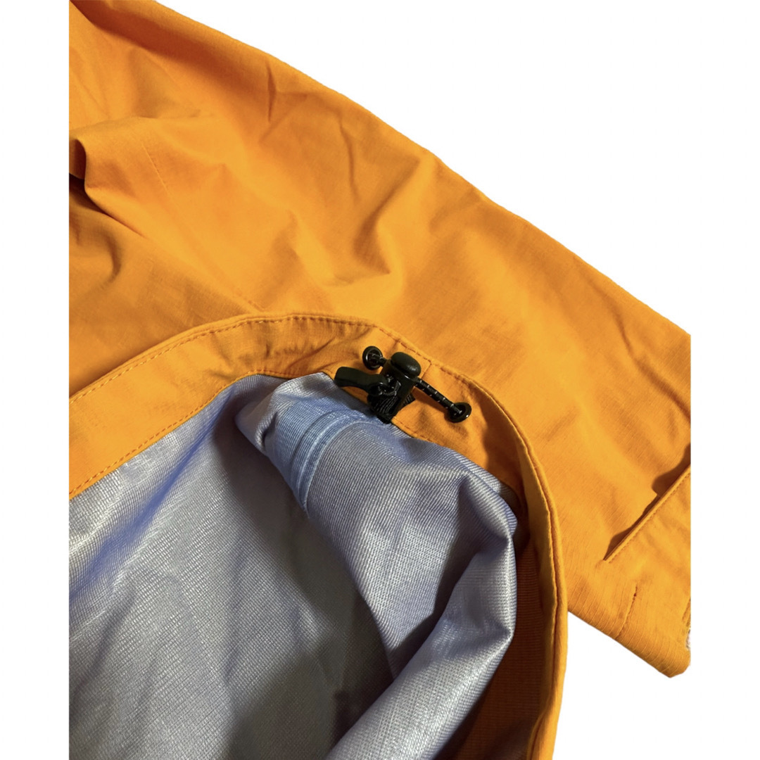 Supreme(シュプリーム)の激レア Supreme ナイロンジャケット マンゴーオレンジ  テック M メンズのジャケット/アウター(ナイロンジャケット)の商品写真